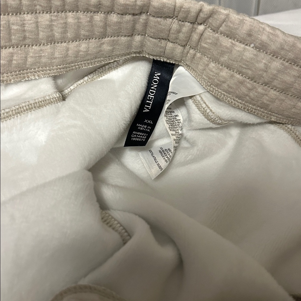 Women’s Nwt fleece lined Beige Joggers.  
size XXL - Picture 2 of 5